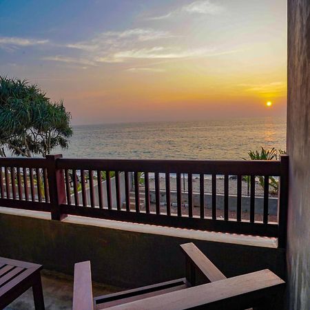 Hotel Beyond The Sea By Ceylonese à Ambalangoda  Extérieur photo