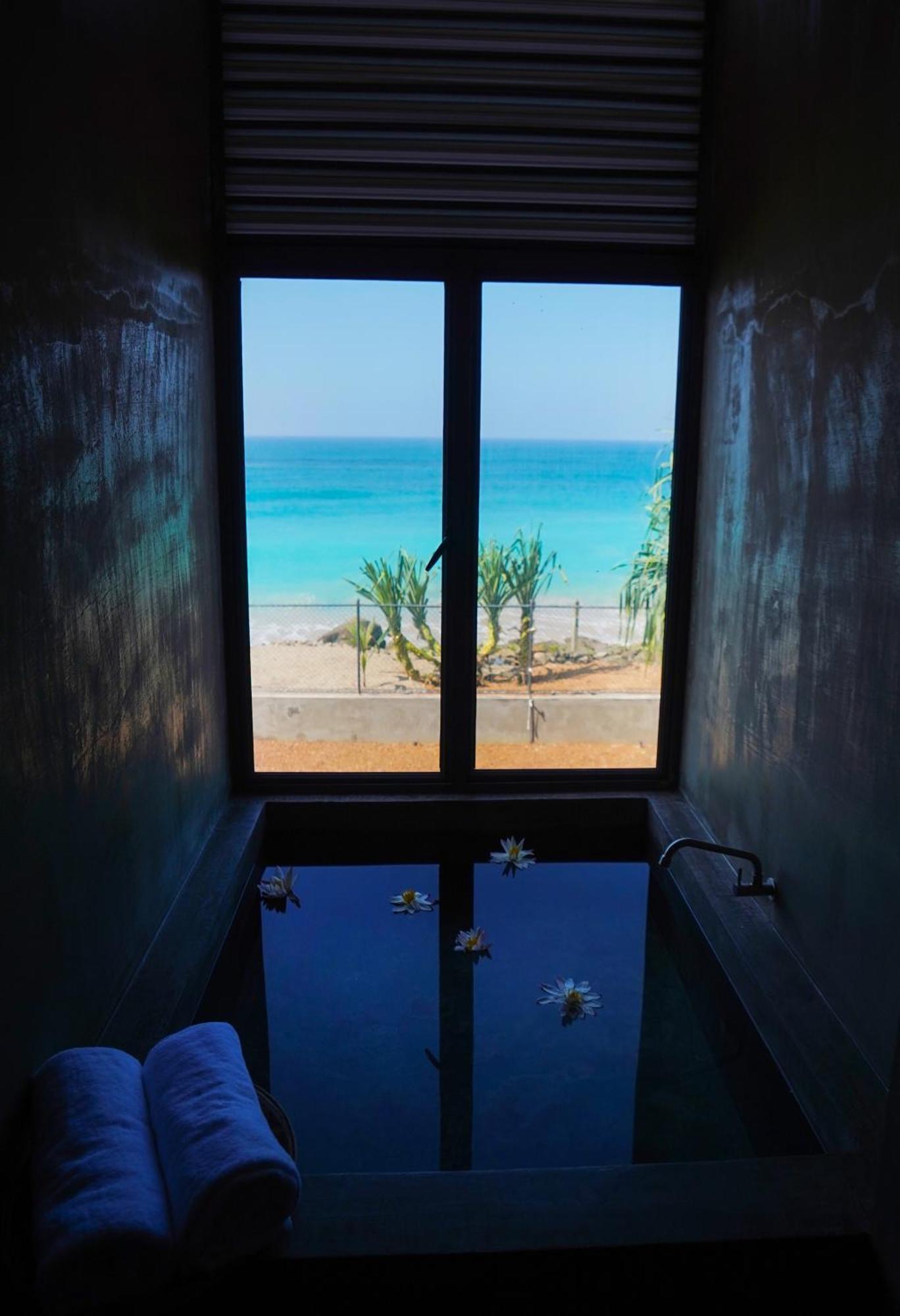 Hotel Beyond The Sea By Ceylonese à Ambalangoda  Extérieur photo