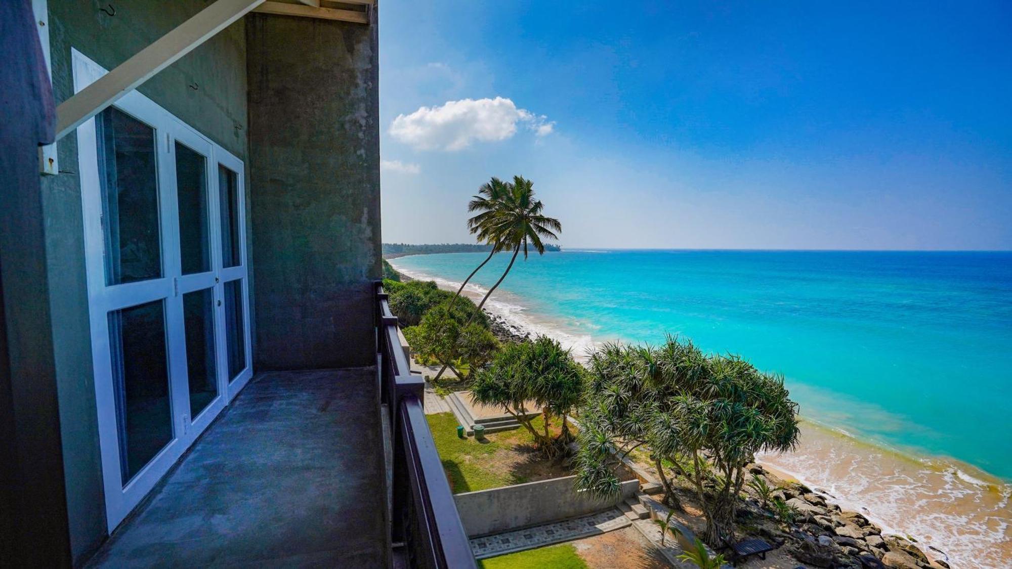 Hotel Beyond The Sea By Ceylonese à Ambalangoda  Extérieur photo
